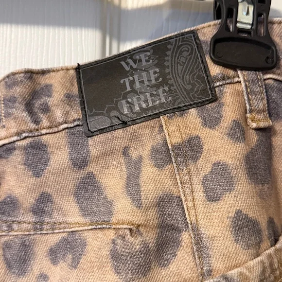 NWOT WE THE FREE Free People Good Luck Mid Ruse Barrel Jeans leopard animal 31 - Picture 7 of 10